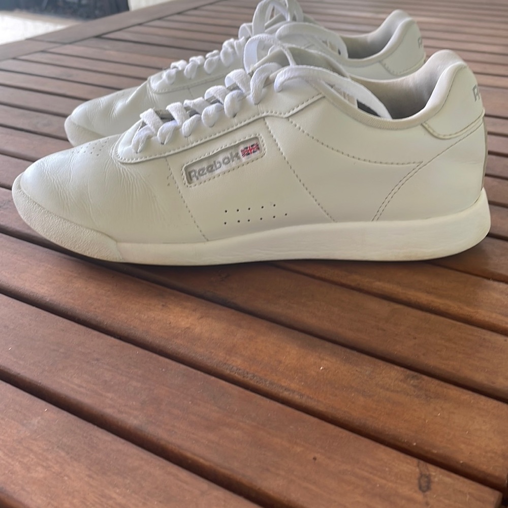 Reebok Women's Classic white 7.5 Sneaker Shoe Vintage Look 80’s 90’s